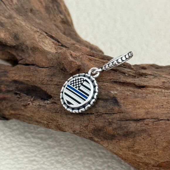 Pandora USA Chicago Map Travel S925 Silver Dangle Charm - Picture 1 of 4